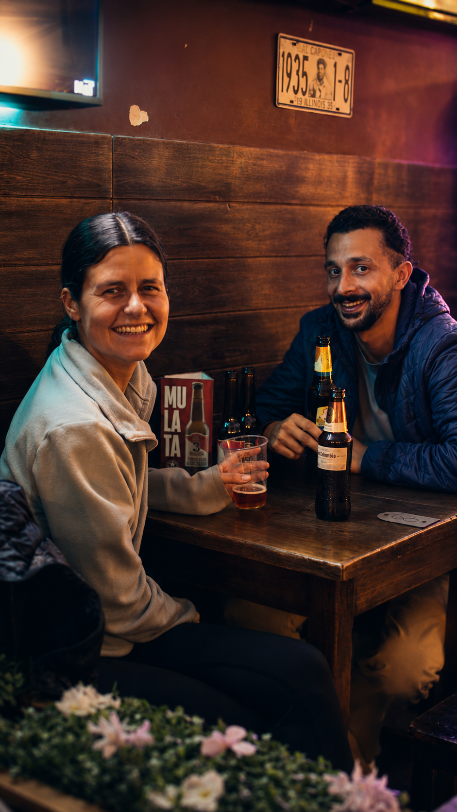 Celebración entre amigos en Pictogramas Café Bar