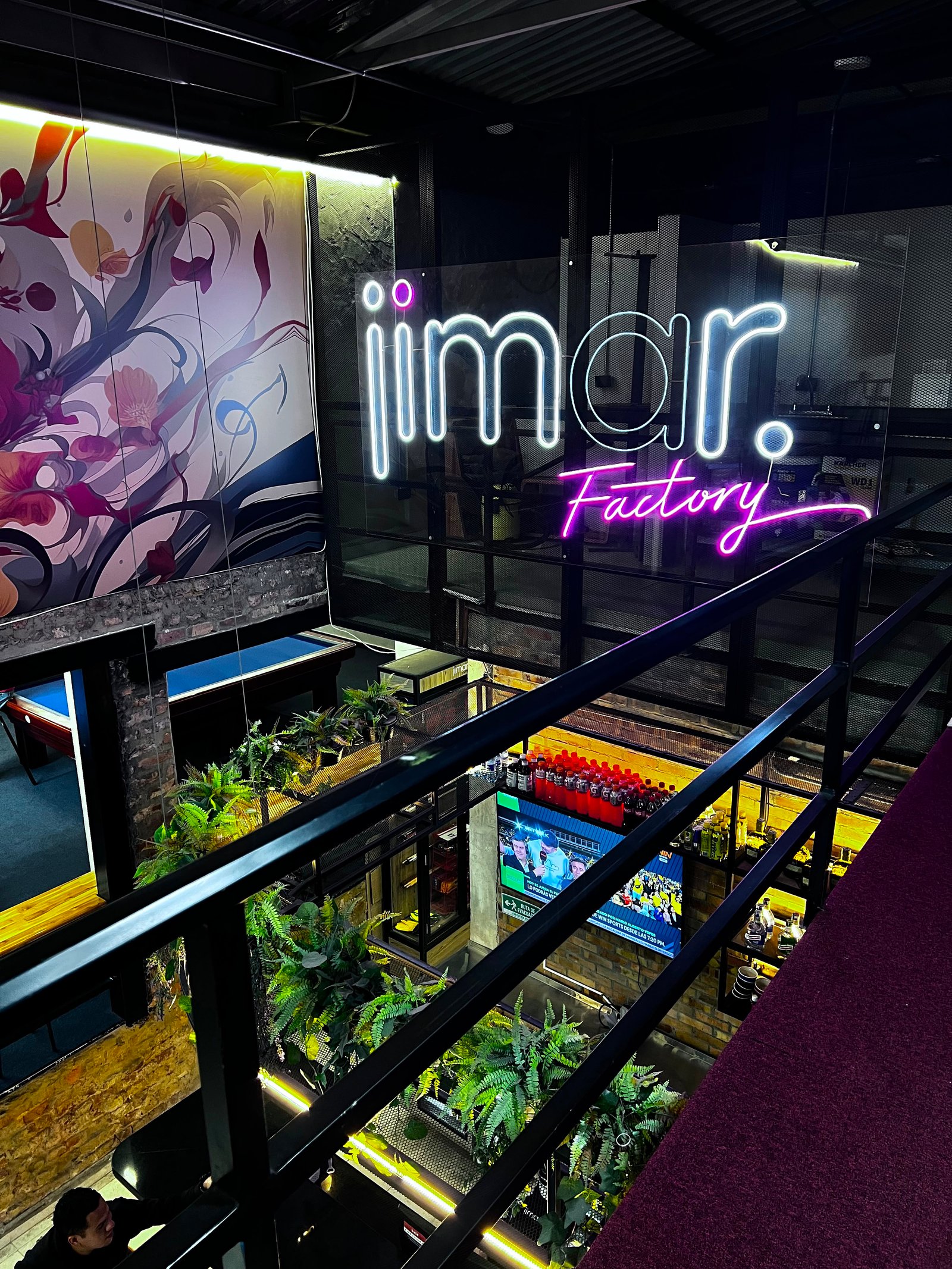 Zona social y de bebidas de Jimar Factory Chapinero
